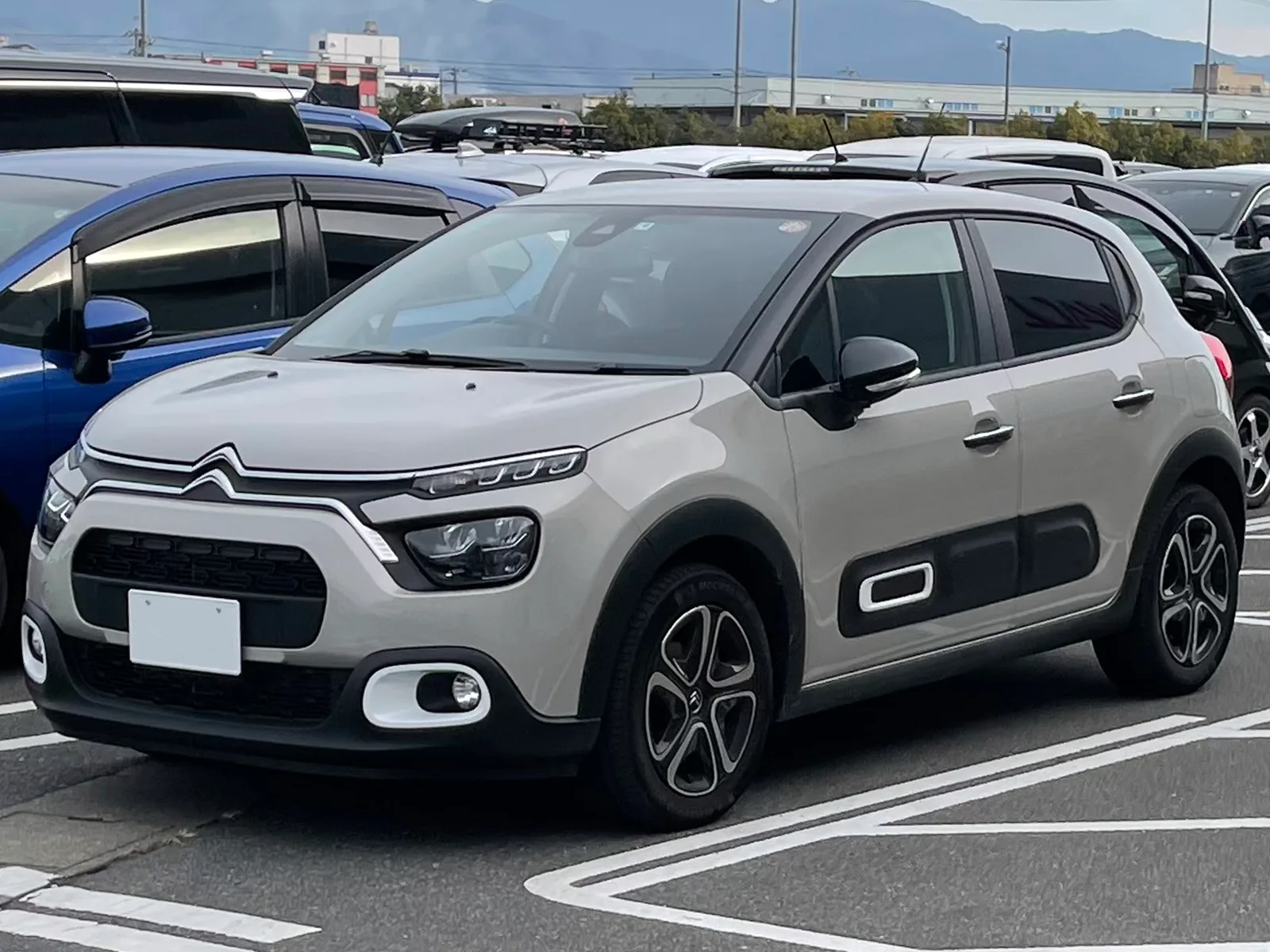 Changer l'ampoule de plaque d'immatriculation sur Citroën C3
