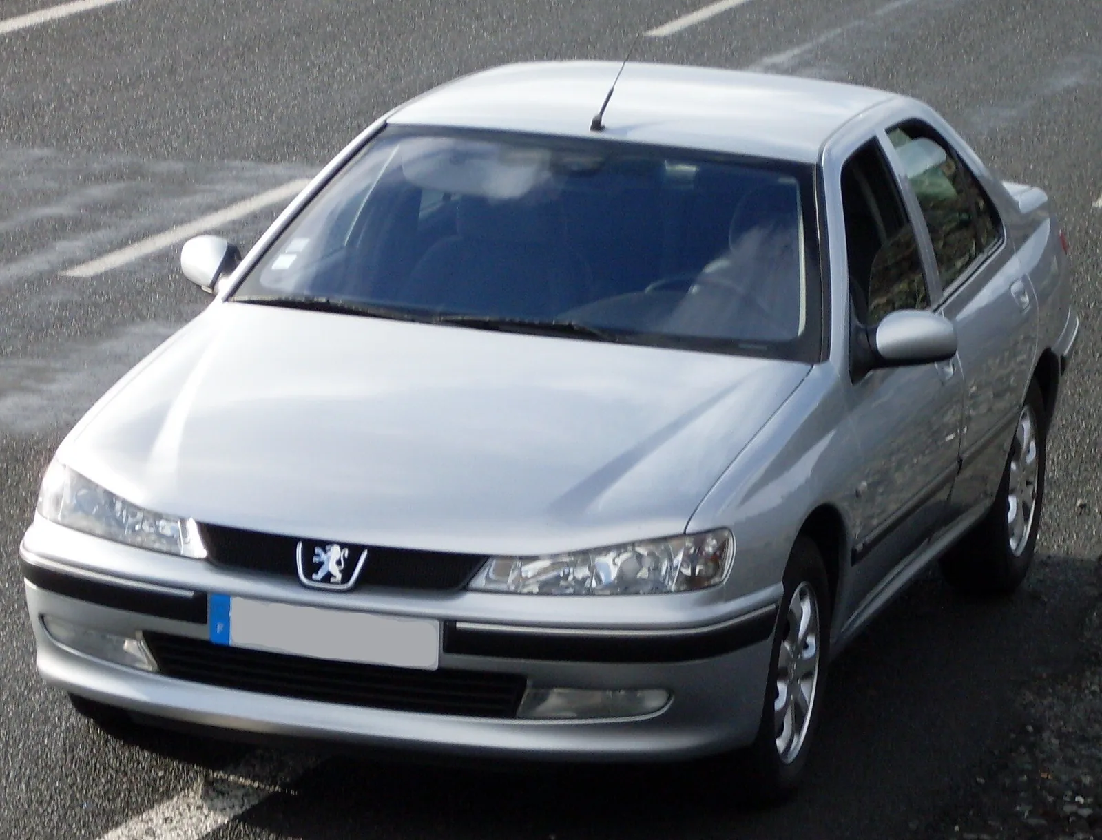 Peugeot 406 phase 2, vue latérale