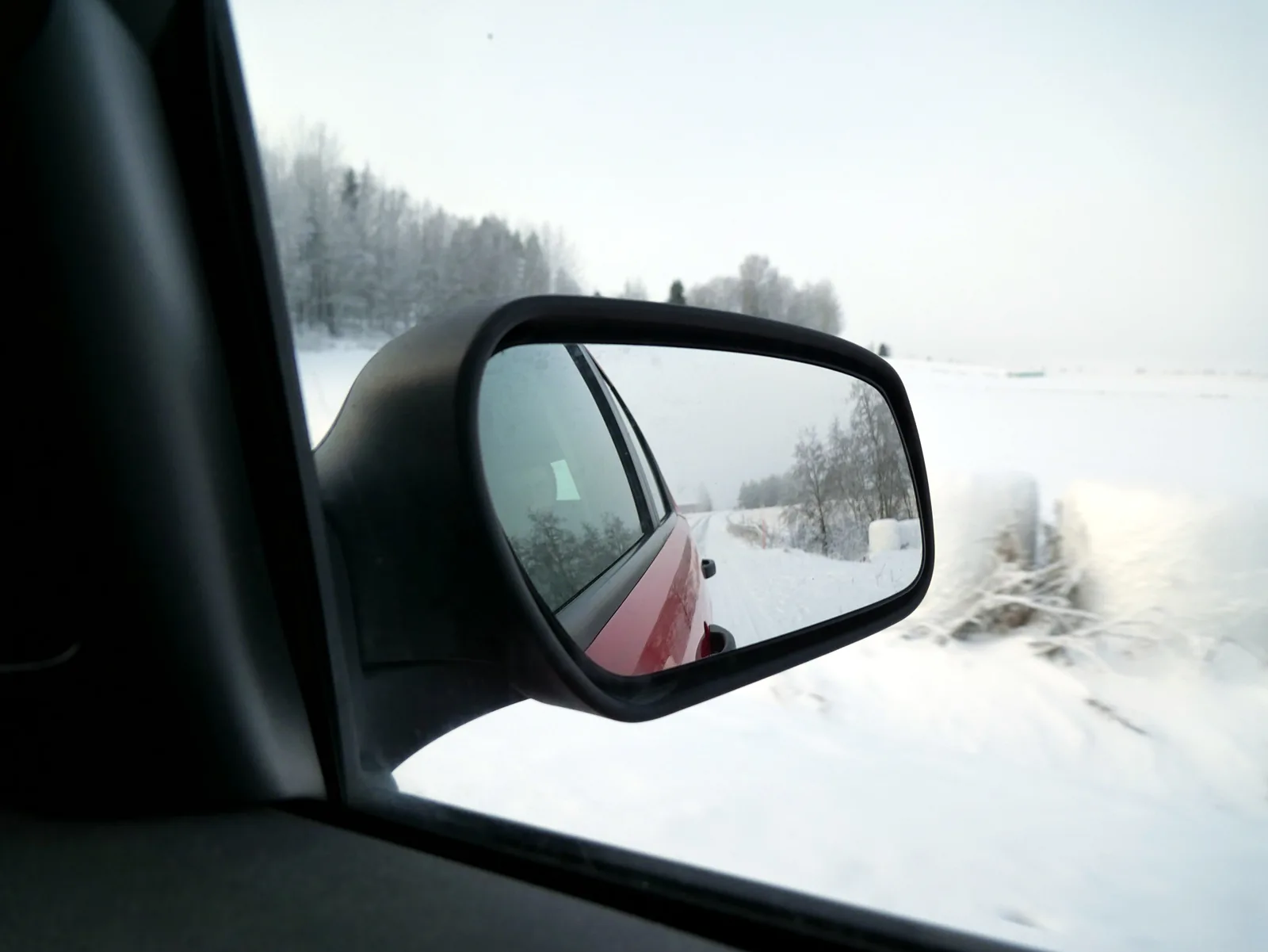 Rétroviseur extérieur de voiture — détail du miroir