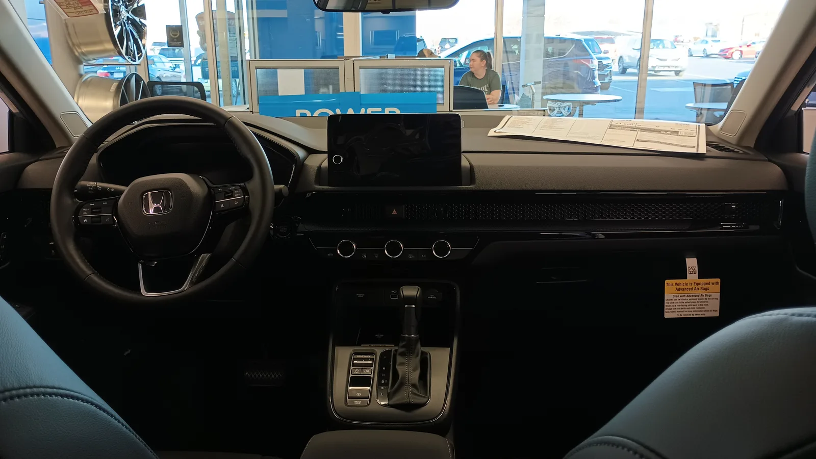 Tableau de bord d'un Honda CR-V 2023 vu depuis le siège conducteur