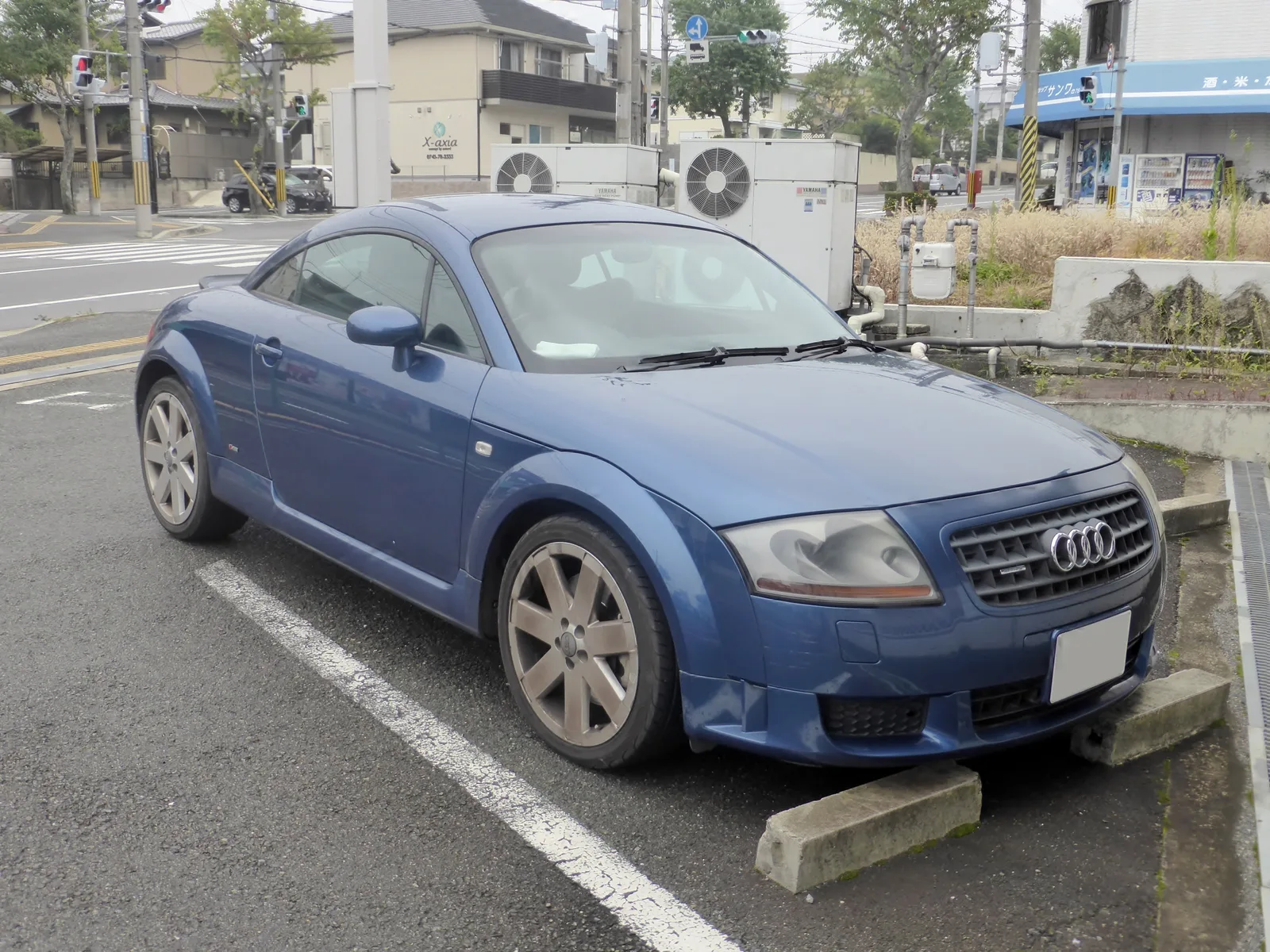 Ouvrir le coffre d'une Audi TT de l'intérieur : la méthode