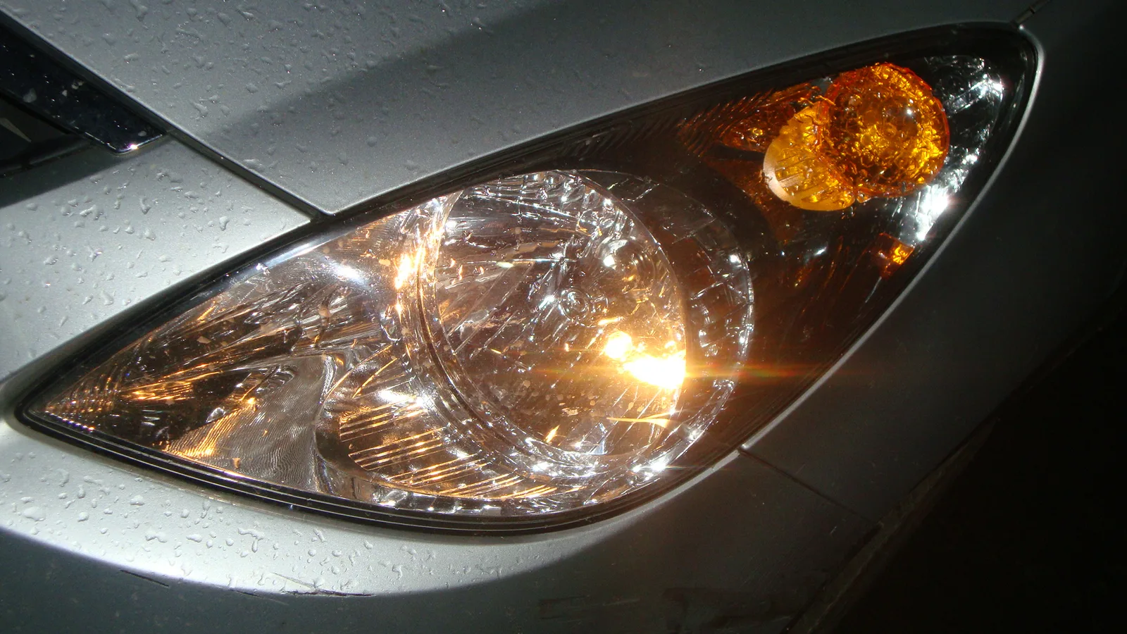 Détail d'un bloc optique de phare de voiture