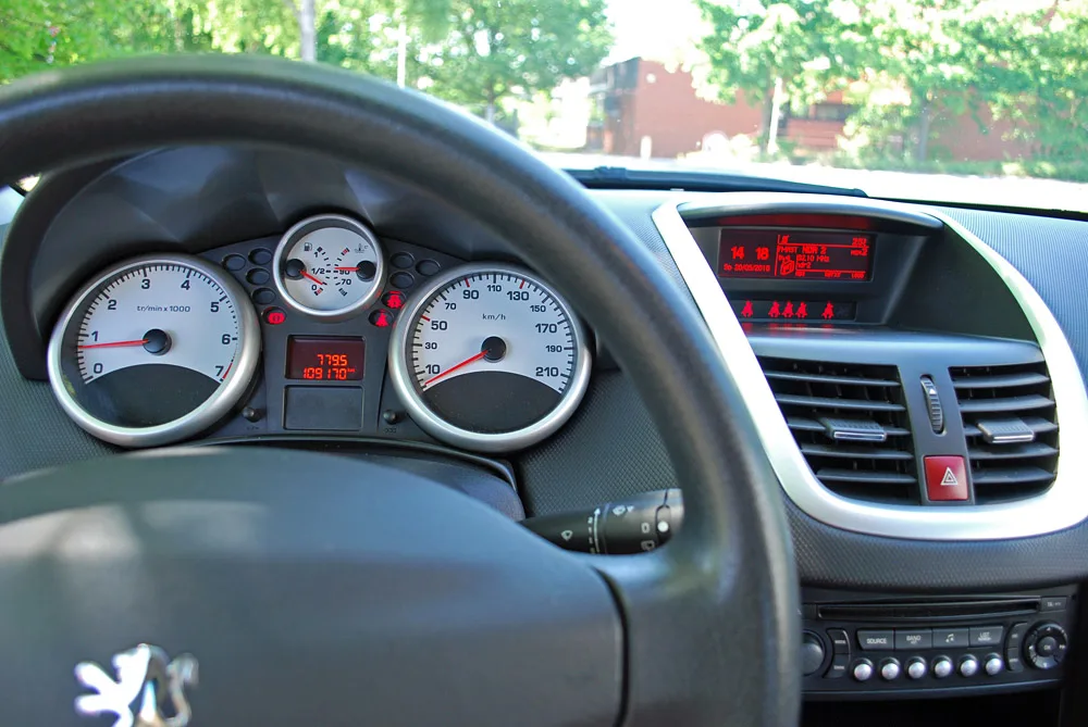 Tableau de bord Peugeot 207