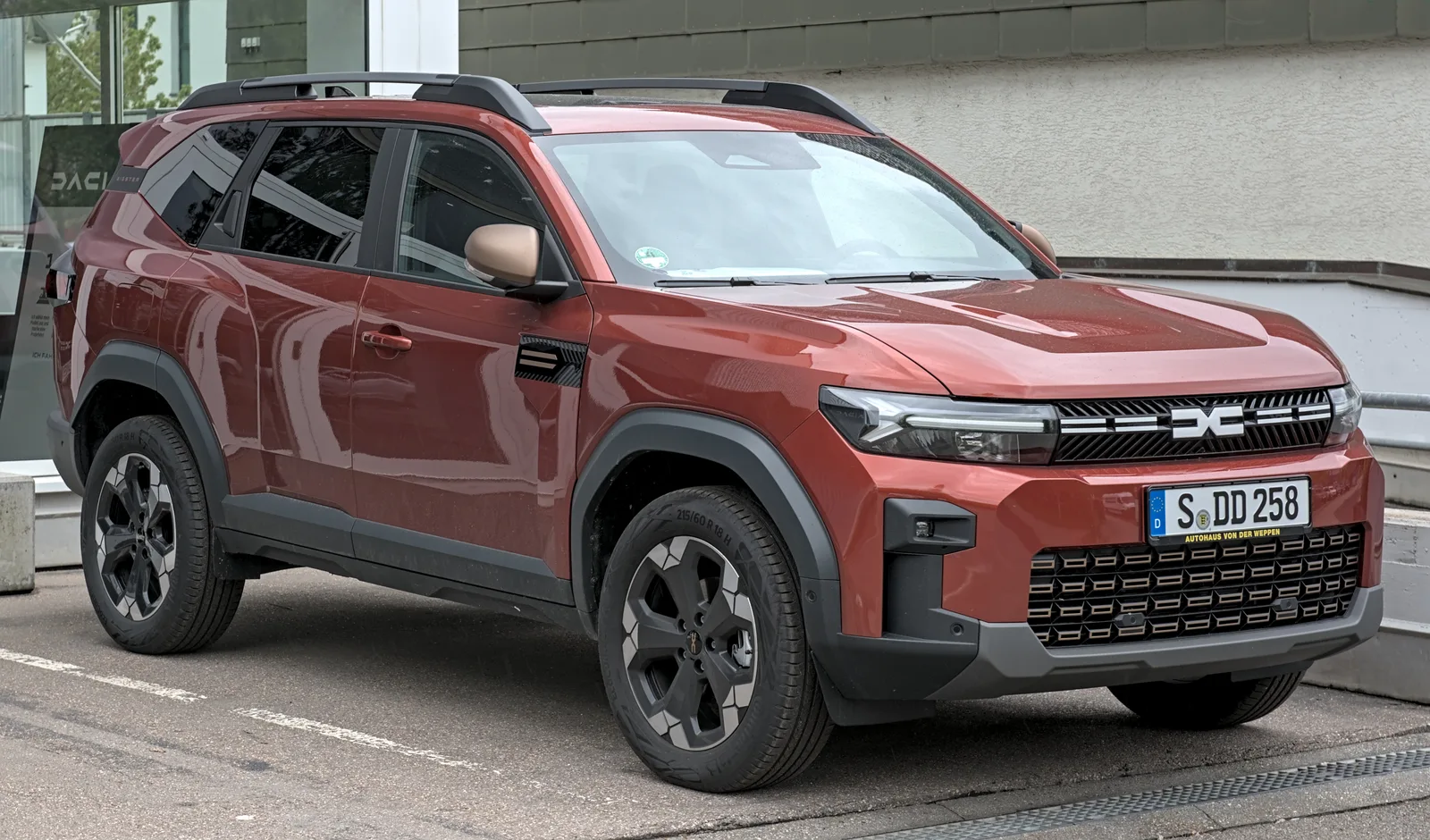 Dacia Bigster SUV compact vue avant sur parking