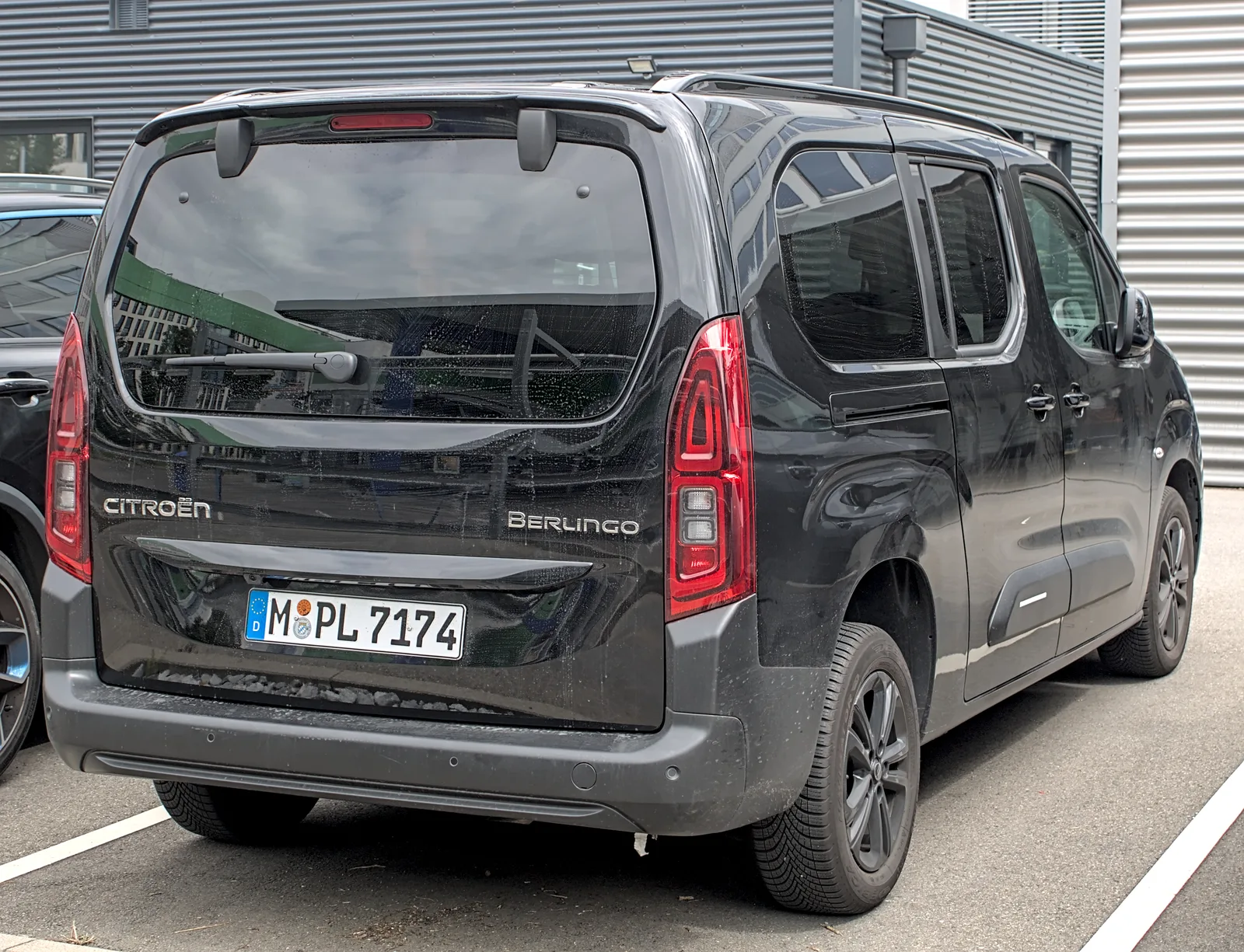 Citroën Berlingo XL, ludospace 7 places avec portes coulissantes, vue de profil