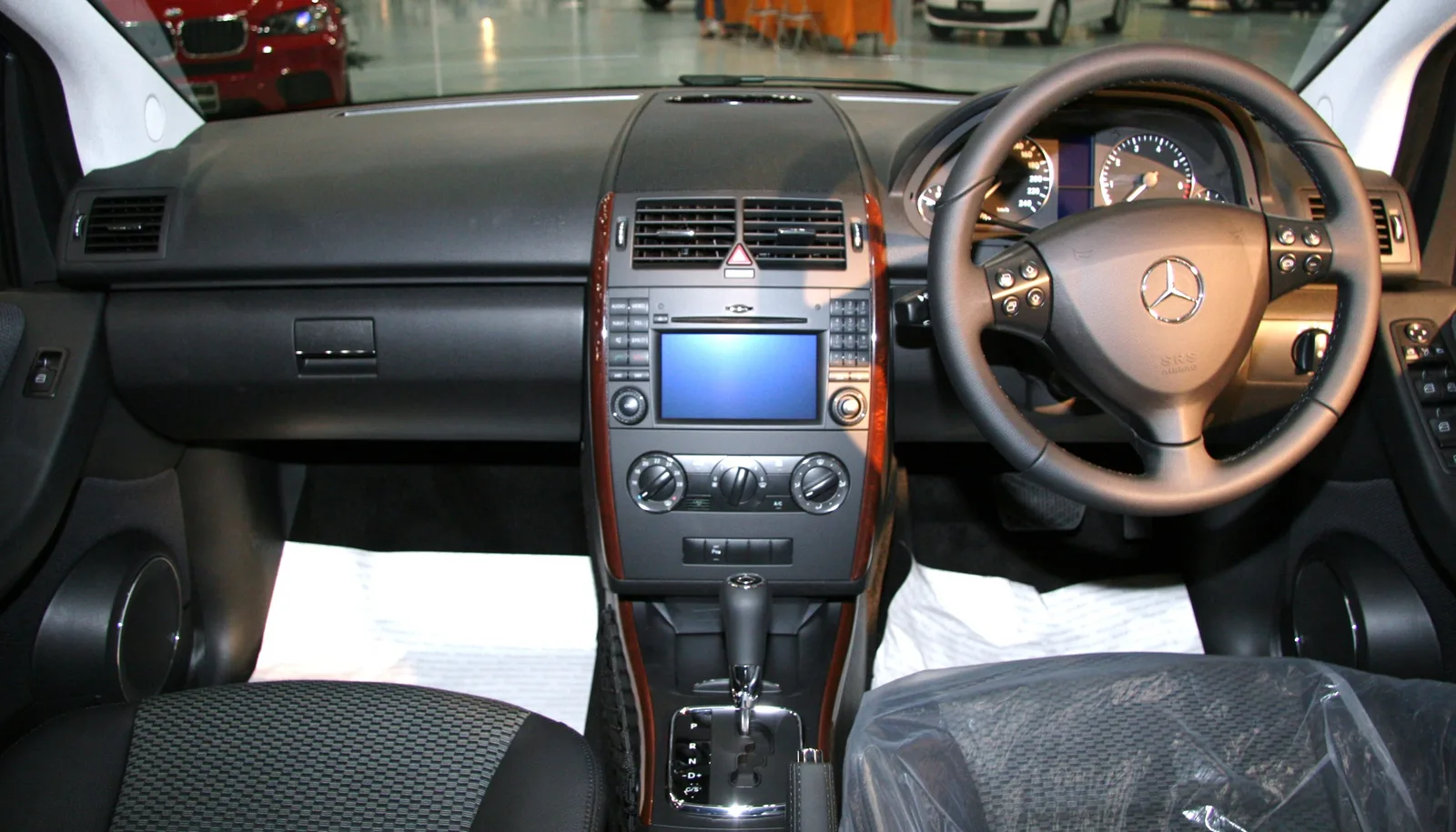 Console centrale et tableau de bord d'une Mercedes-Benz Classe A