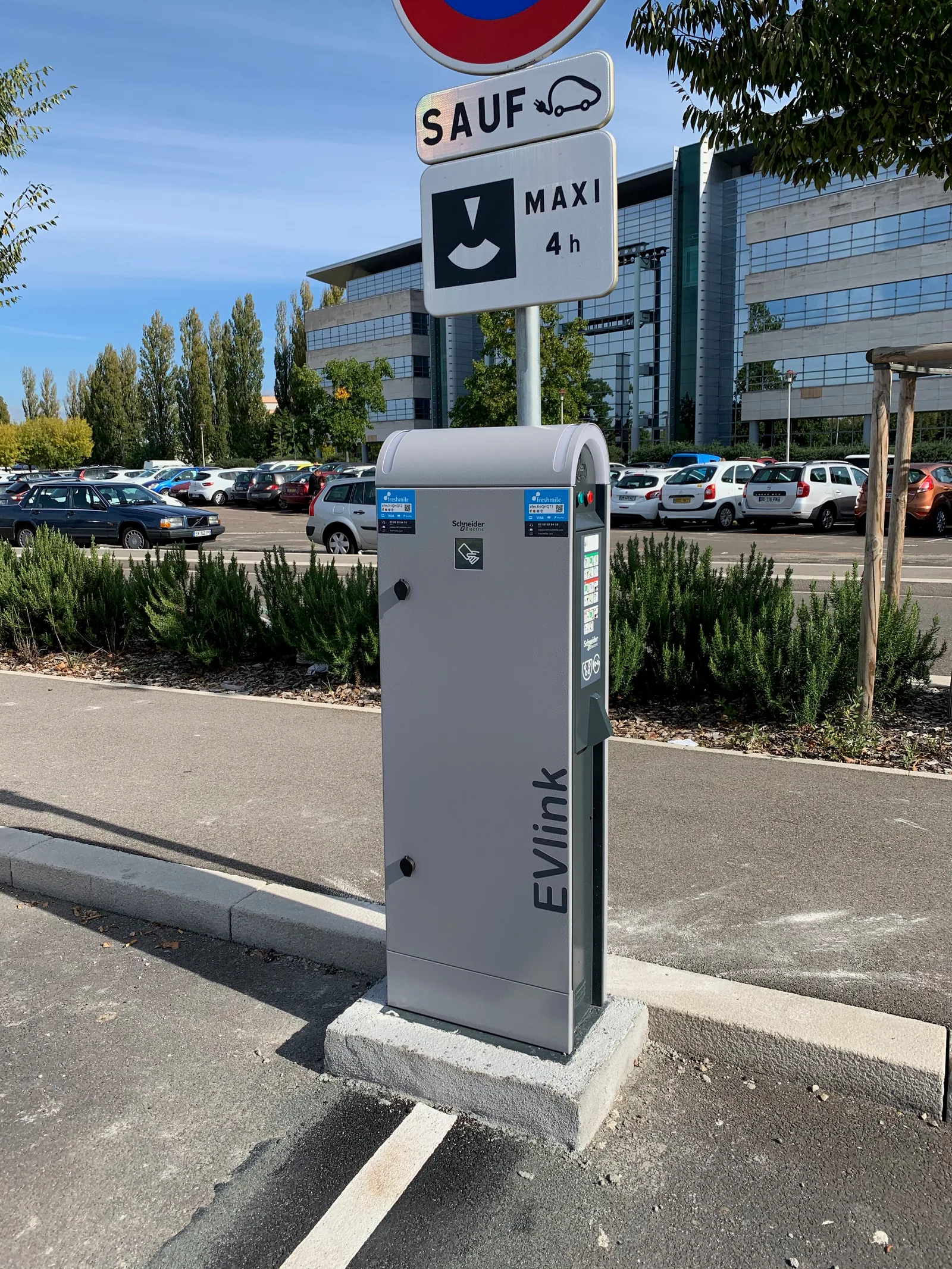 Borne de recharge pour véhicule électrique