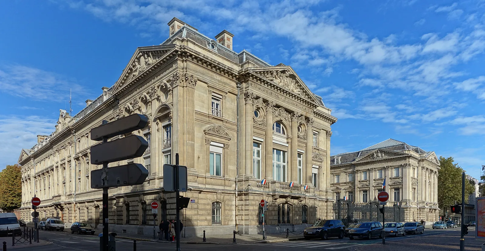 Préfecture de Lille, où sont traitées les démarches de carte grise