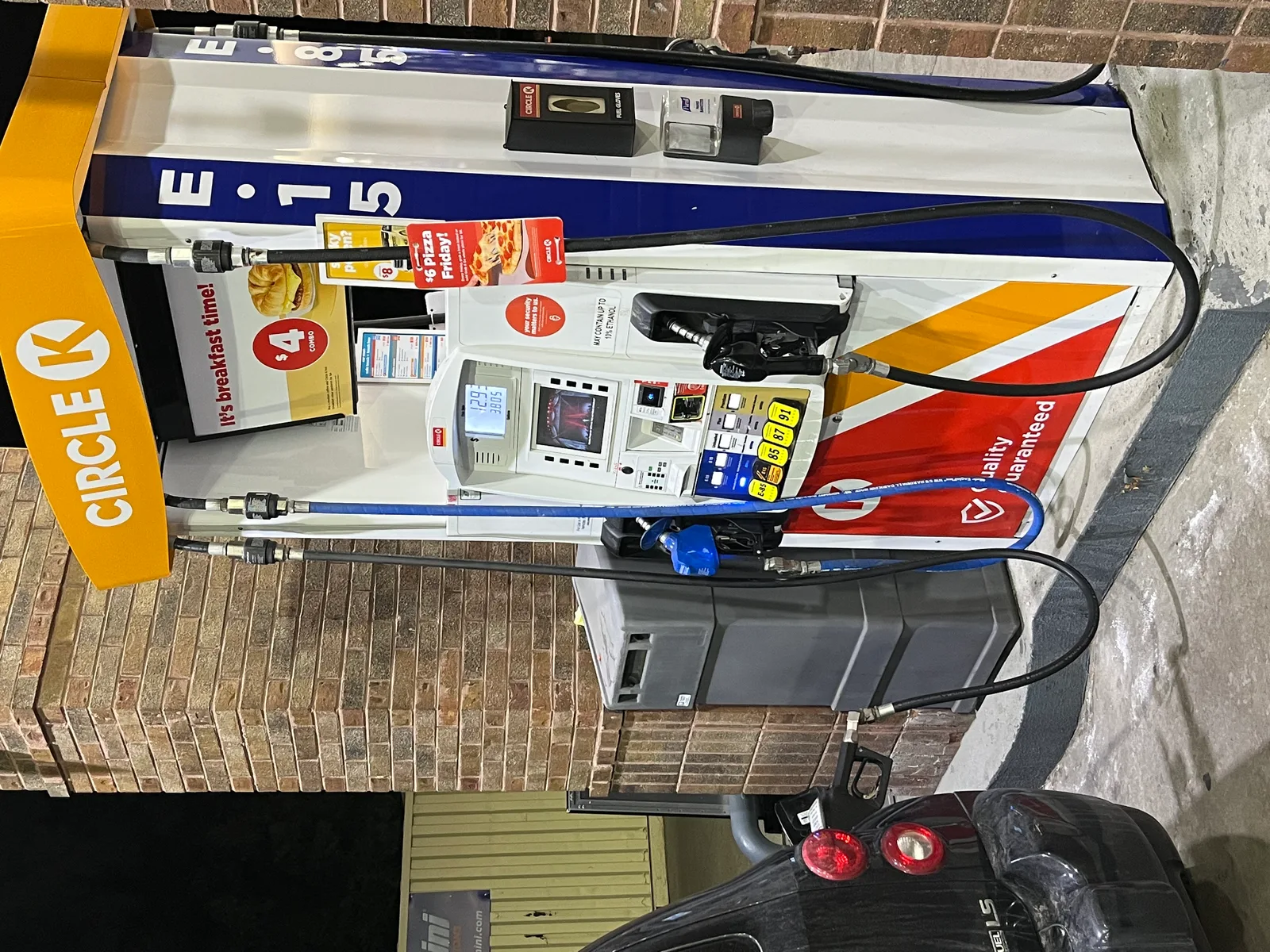 Pompe à essence en station-service