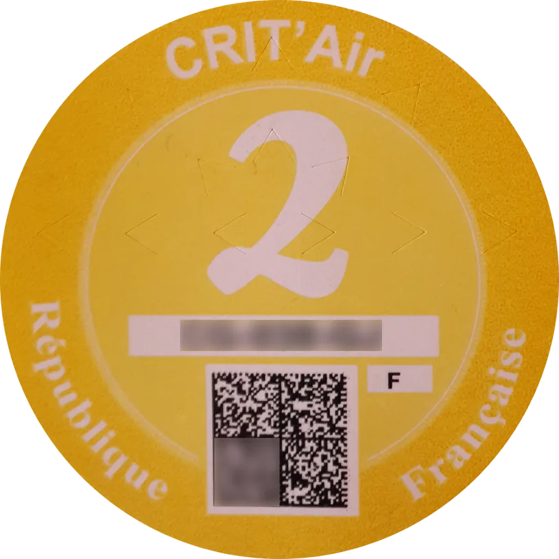 Vignette Crit'Air catégorie 2 apposée sur un support