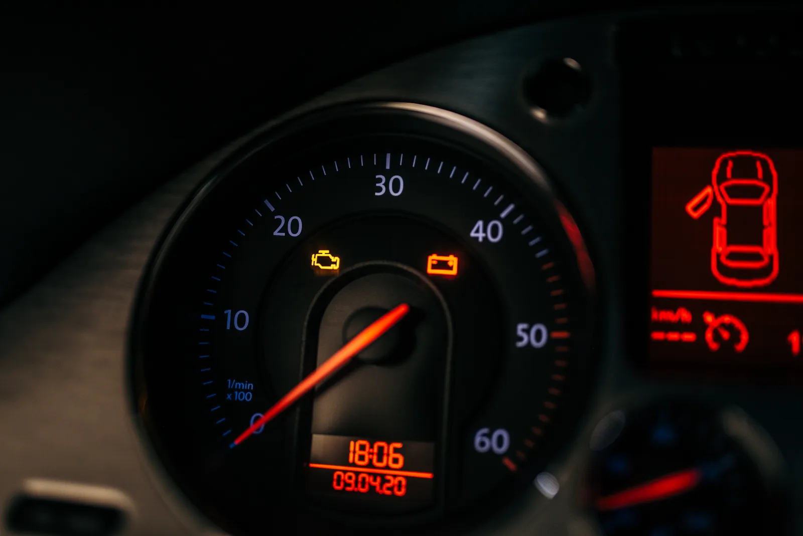Voyant huile moteur allumé : causes, danger, solutions