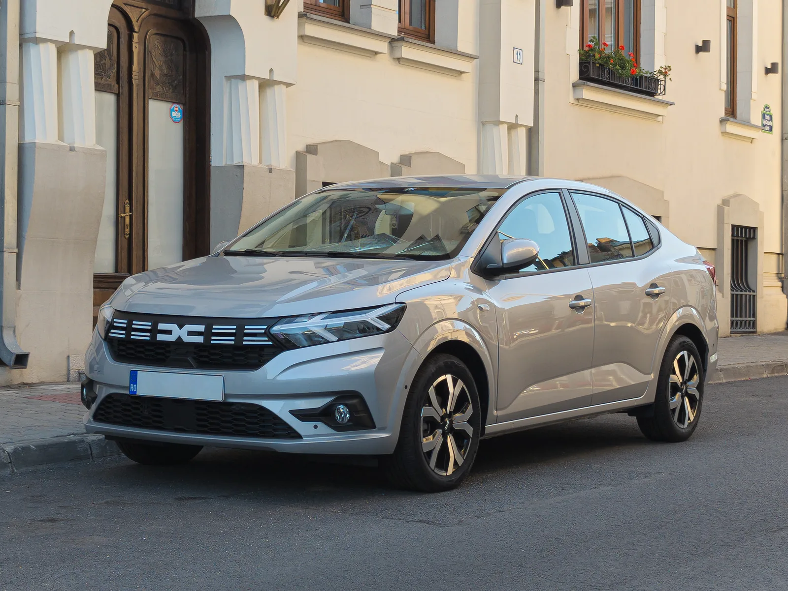 Dacia Logan vue de trois-quarts avant