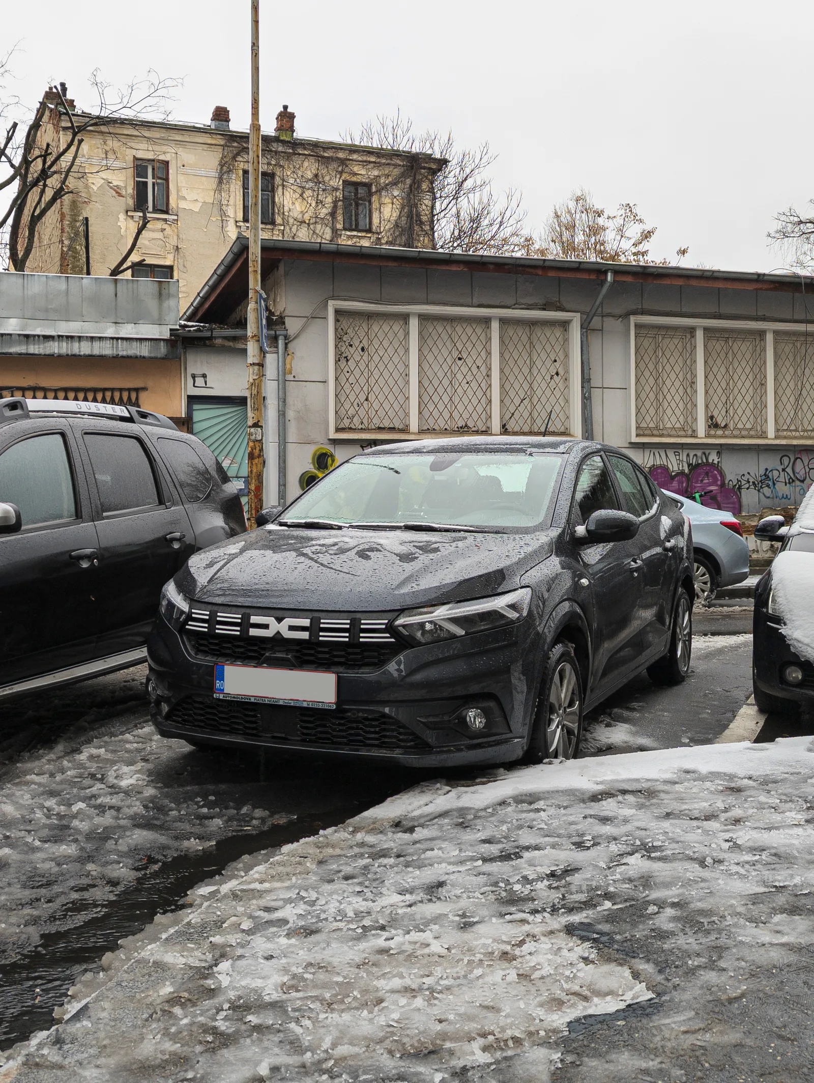 Voyant Orange Dacia Logan : Signification et Solutions 2026