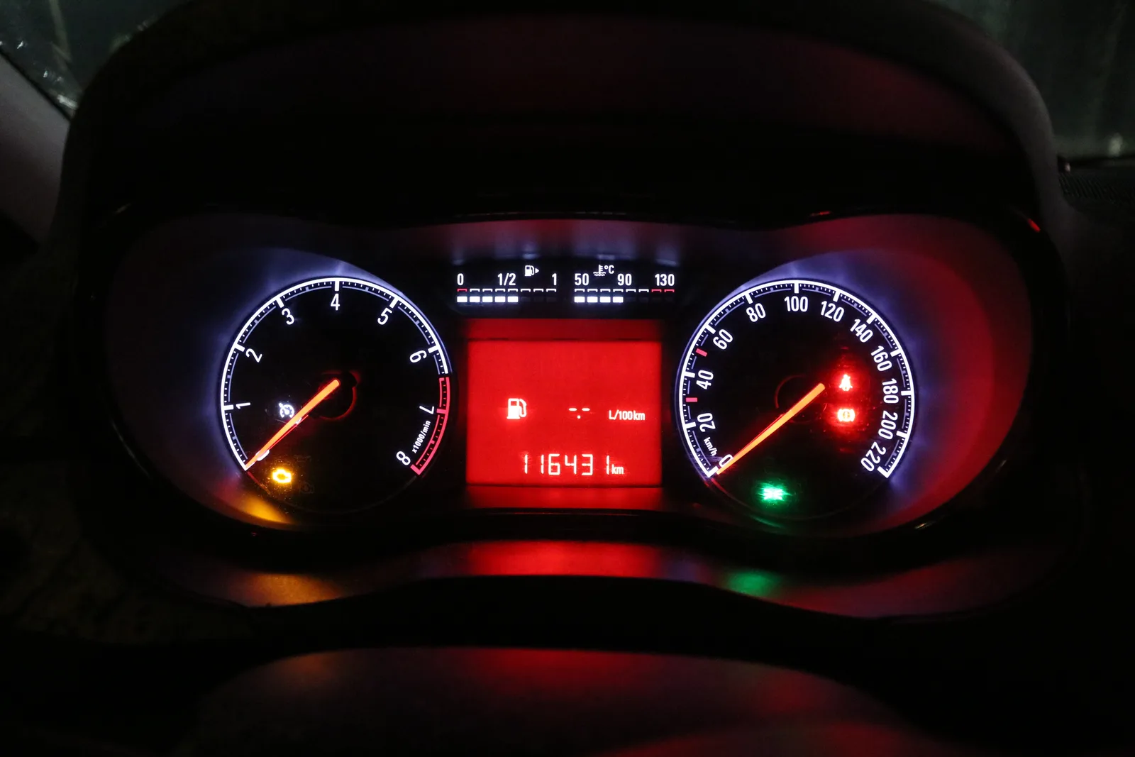 Tableau de bord d'une Opel Corsa E