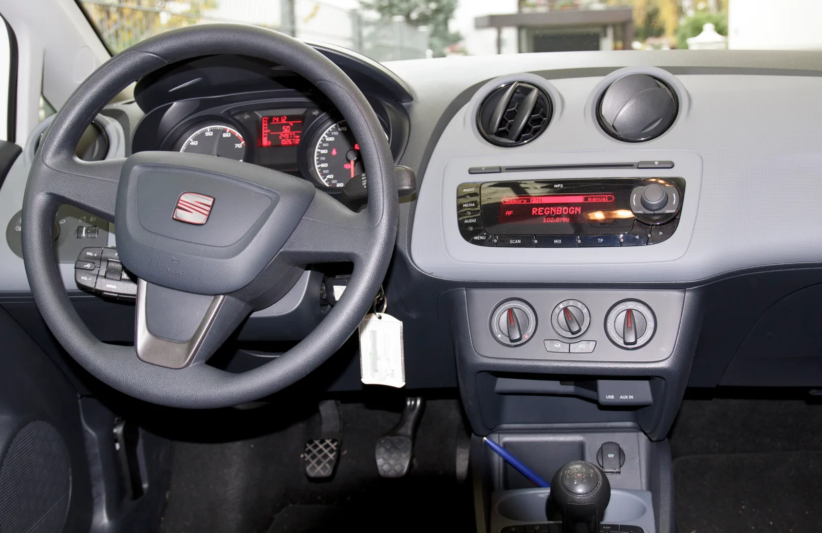 Tableau de bord d'une Seat Ibiza 6J