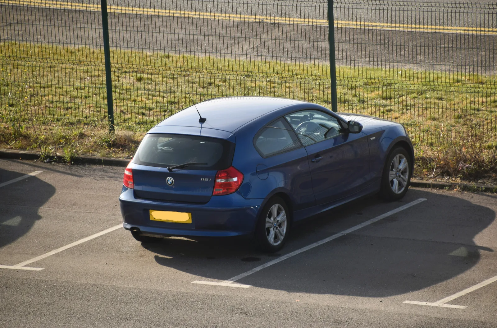 BMW Série 1 E81 118i — vue extérieure