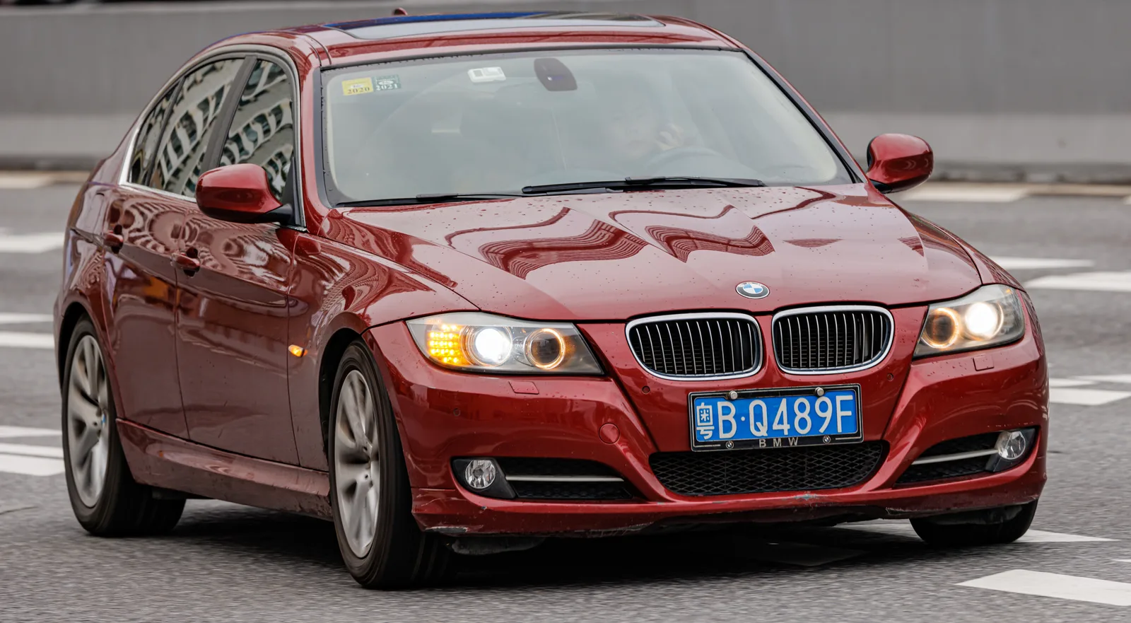 Voyant orange allumé sur BMW Série 3 E90 : liste et solutions