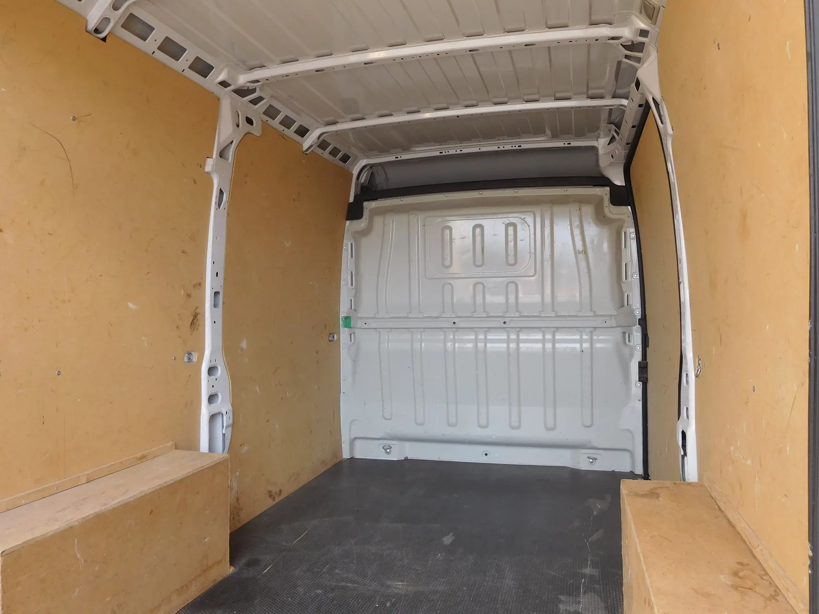 Habitacle et console centrale d'un Fiat Ducato Maxi