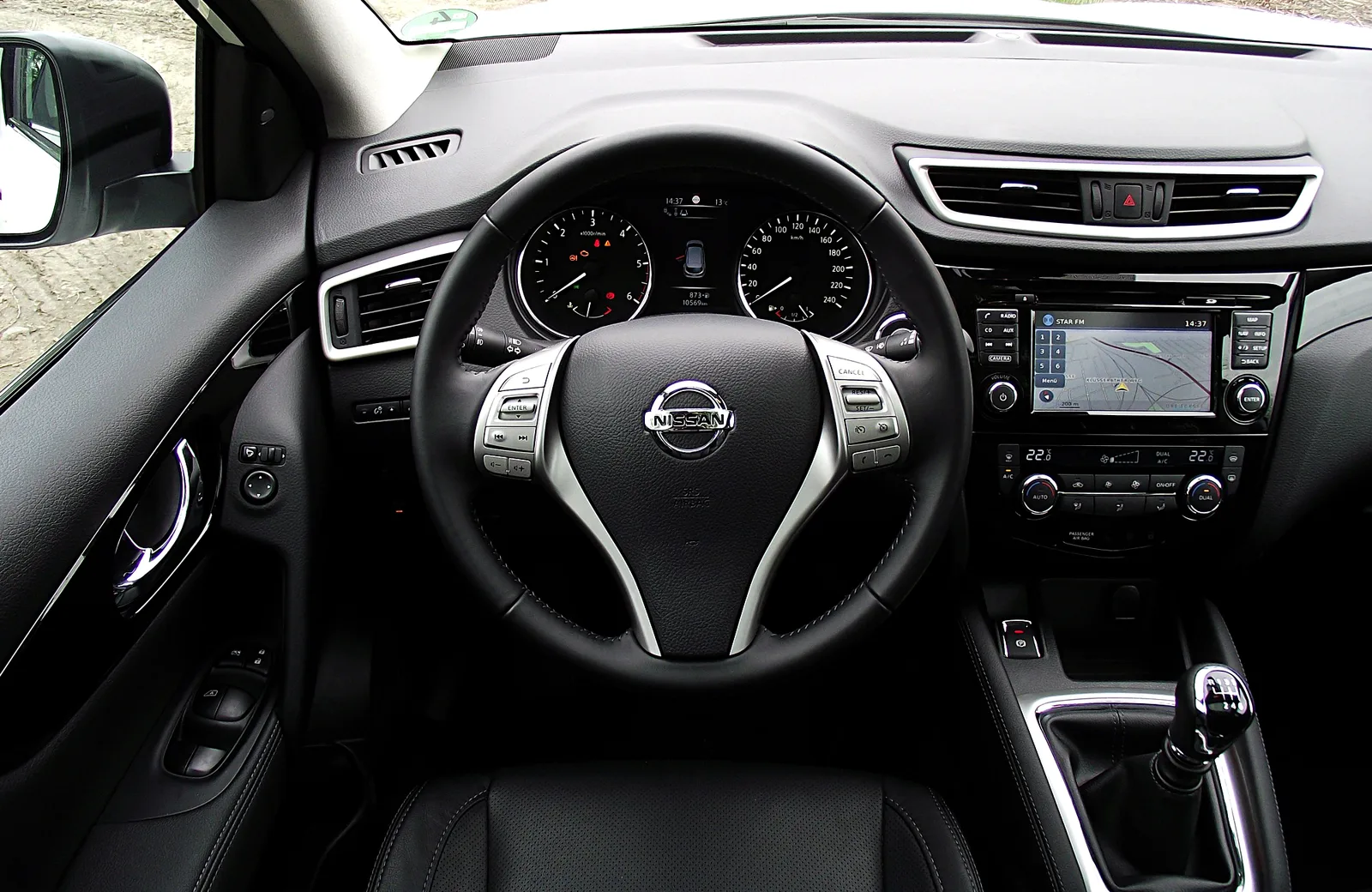 Cockpit Nissan Qashqai avec écran central