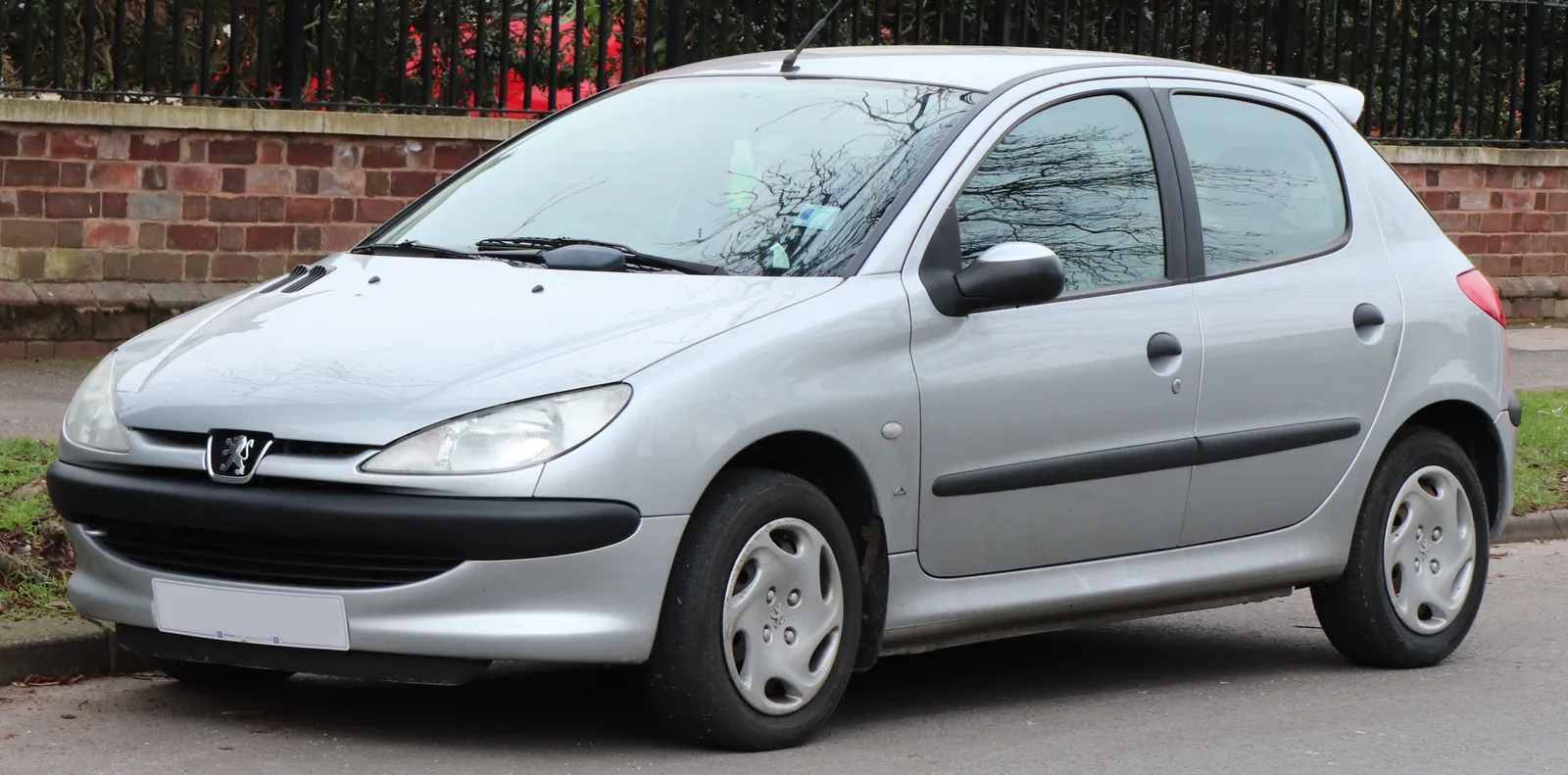 Voyant orange allumé sur Peugeot 206 : signification et solutions