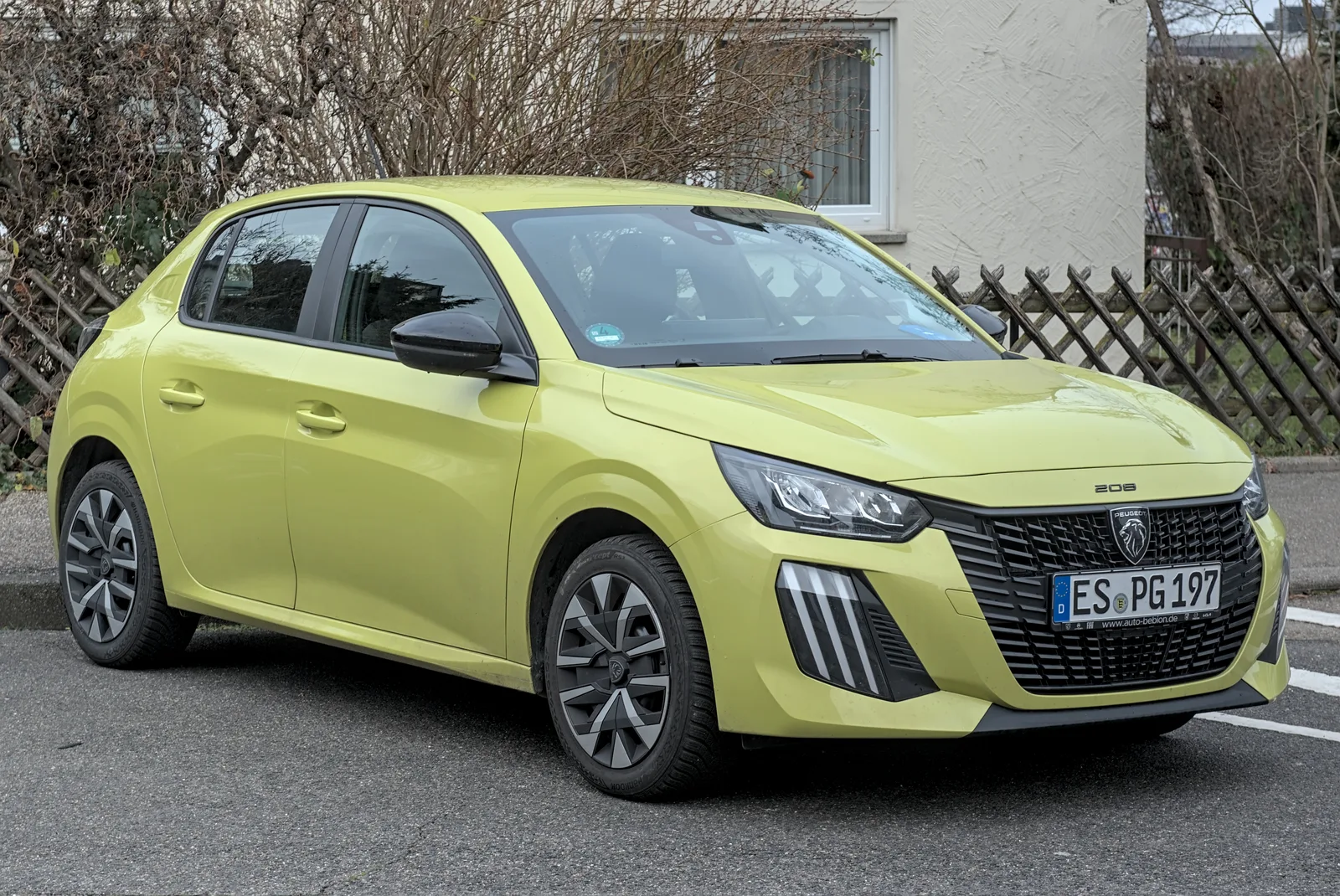Voyant Orange Allumé sur Peugeot 208 : Signification et Solutions