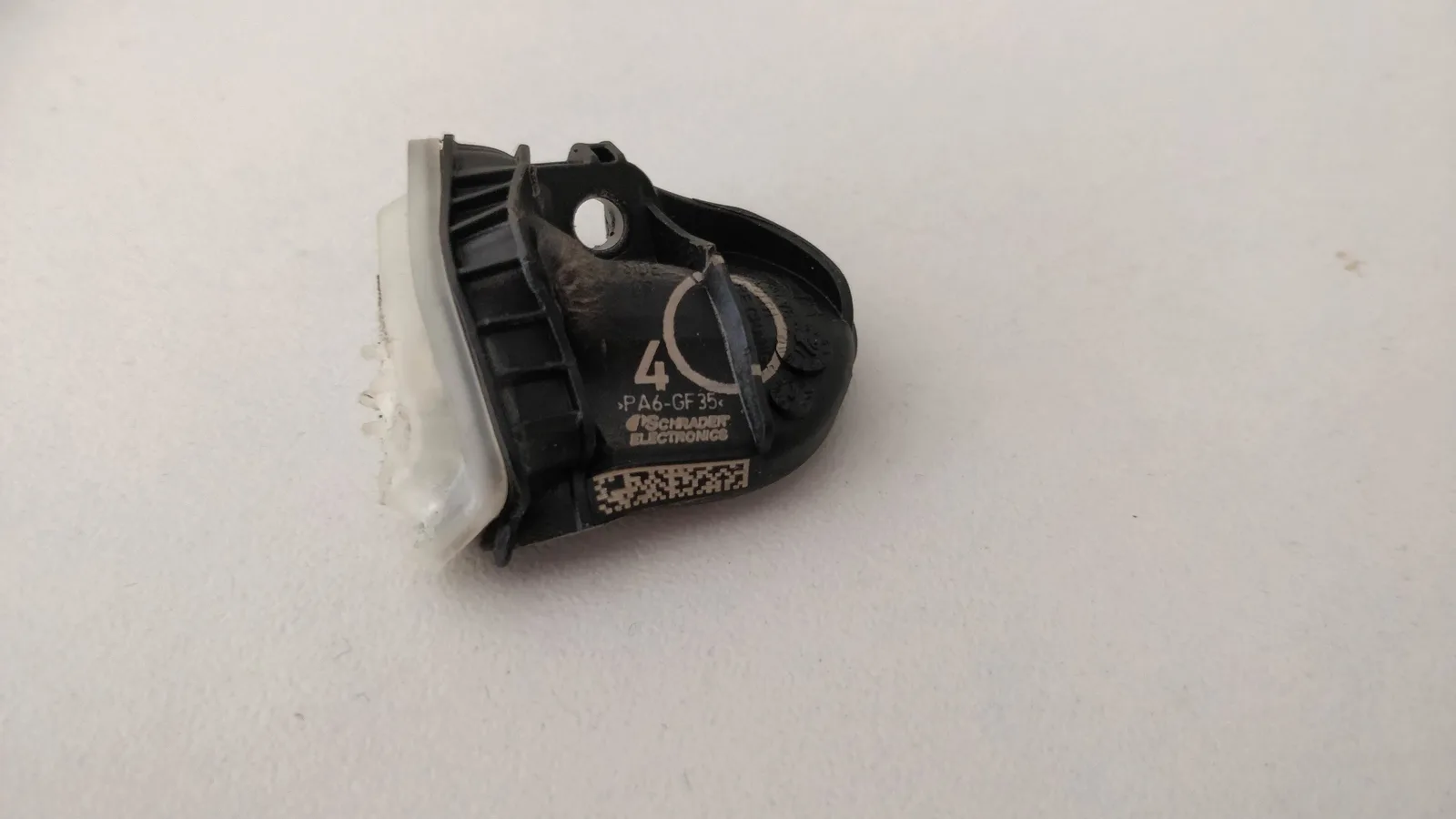 Capteur TPMS endommagé retiré d'une roue