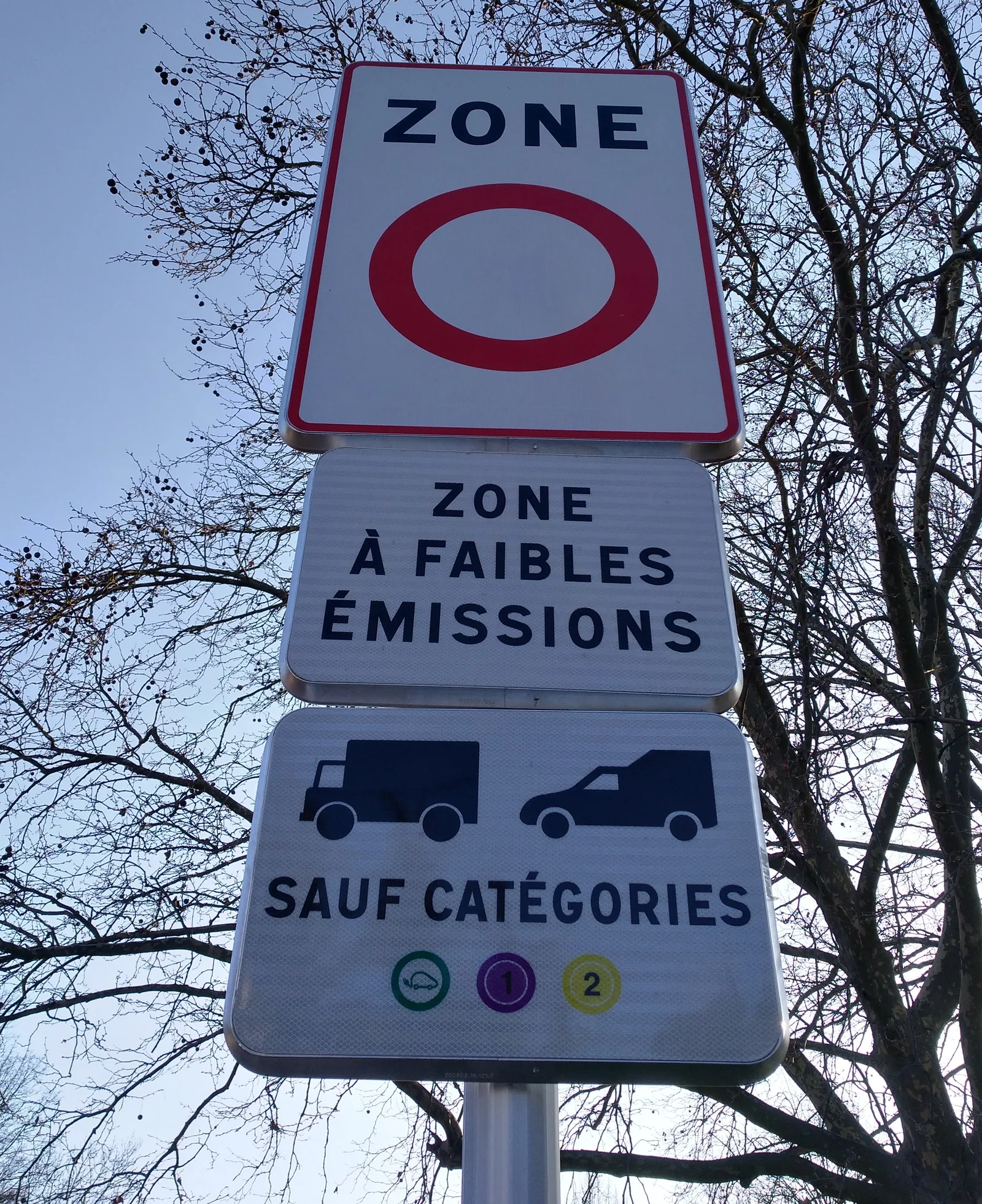Entrée de zone à faibles émissions à Lyon La Duchère